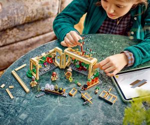 LEGO® Harry Potter Замъкът Хогуортс Час по билкология 76445 