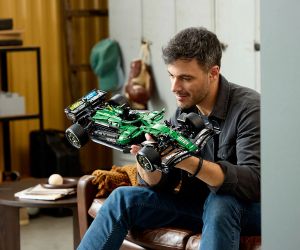 LEGO® Technic Кола Aston Martin Aramco AMR25 F1®  42240 