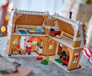 LEGO® Iconic Празнична джинджифилова къща 40809 